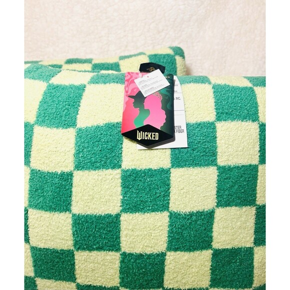 Wicked X Target Elphaba Throw Pillow Paul Tazewell - Set of 2 - NWT - Picture 4 of 5